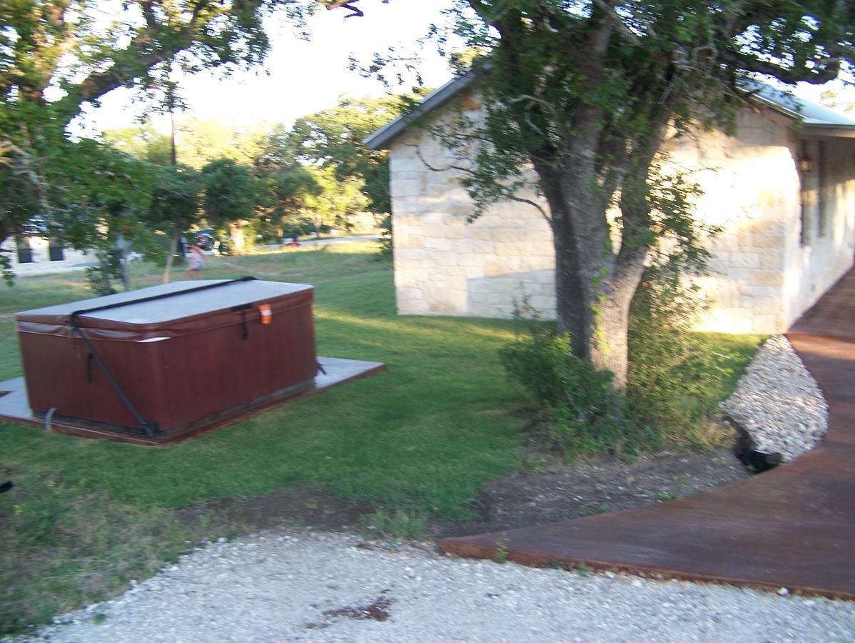Breezy Hills Cottages - Hill Top Cottage Fredericksburg Exterior foto